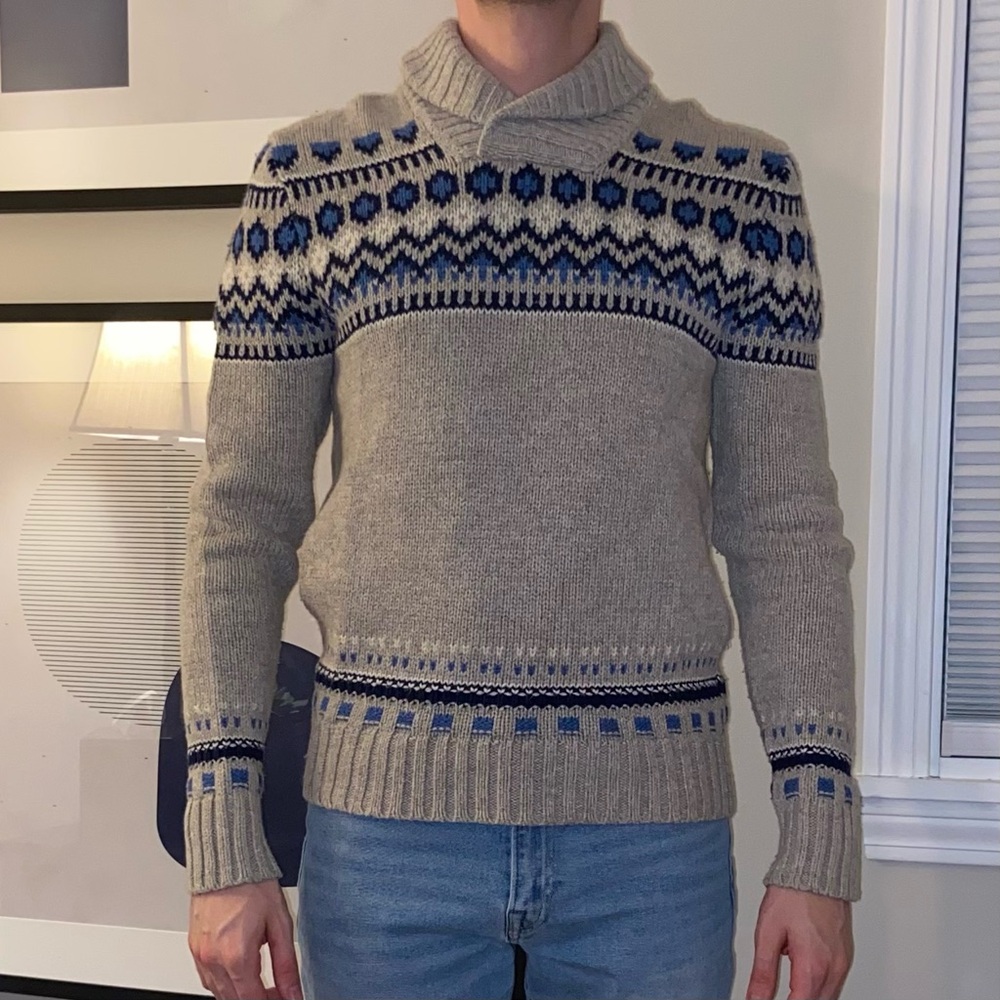 American Eagle Grey Patterned Sweater (Size Small) - image 1